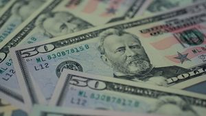 A dat norocul peste el! Povestea bărbatului care a devenit milionar, după ce a câștigat de două ori în doar trei ani la loz în plic