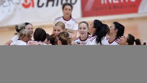 Cea mai dulce înfrângere! Rapid se pregătește să promoveze în Liga Națională de handbal, în ciuda unui eșec la 6 goluri cu Dinamo. Alina Dobrin: "Mi-am dorit foarte mult să las echipa în liga întâi"