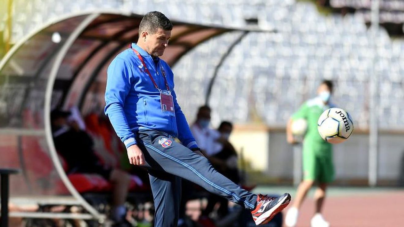 Victor Pițurcă, de partea lui Daniel Oprița: „Ar fi culmea să nu continue la Steaua! A cerut un salariu de bun simț”