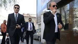 Gigi Nețoiu şi fiul lui Cristi Borcea fac afaceri cu energie! Aşa vin banii: bogătaşii investesc în instalații de stocare la parcul fotovoltaic pe care-l au în Oltenia!