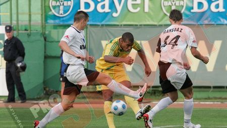 I-au bătut din două devieri! **