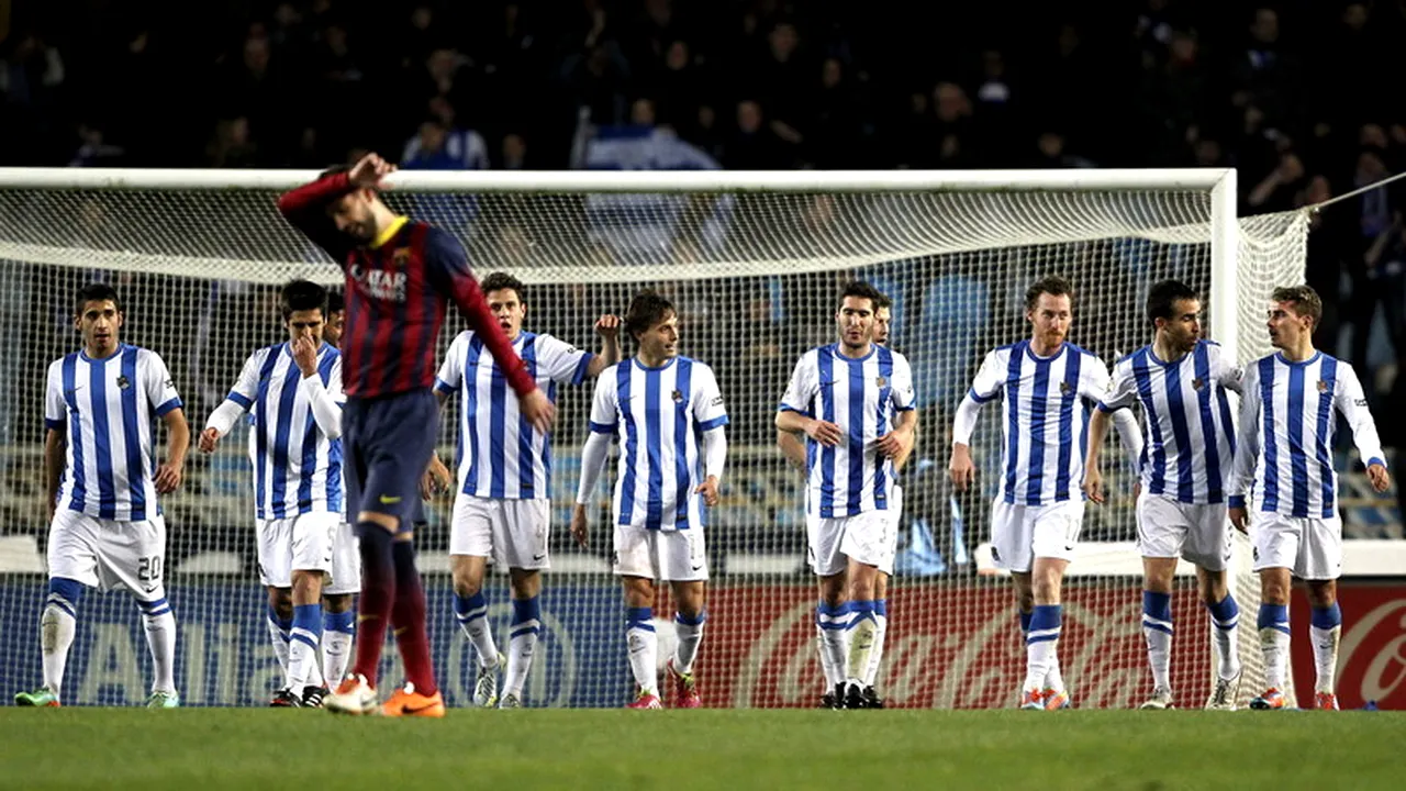 Incidente la pauza meciului Sociedad - Barcelona: jucătorii gazdelor l-au scăpat pe arbitru din mâinile catalanilor