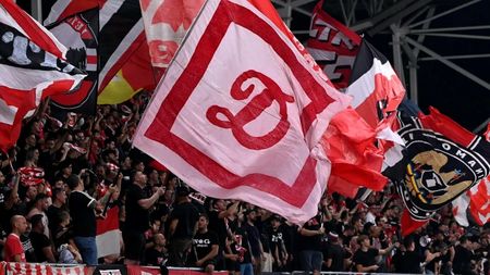 Antrenorul lui Dinamo, dat afară de acționari pentru că a folosit ce fotbaliști a vrut el și nu pe cei care erau impuși! Cine sunt cei doi jucători pentru care a fost „executat”: unul a ajuns legendă în Serie A!