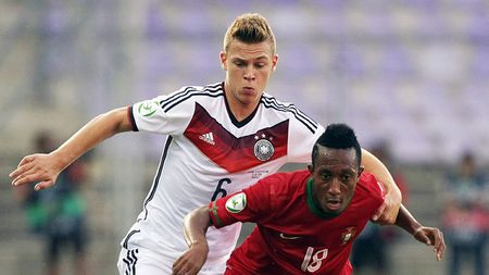 Un fotbalist de la Bayern Munchen a "dat cu pixul"! A semnat până în 2023