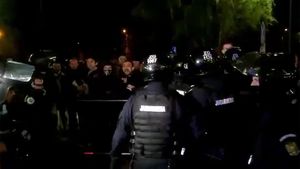 VIDEO | Supărare mare la Cluj, după eșecul cu Hermannstadt. Fanii i-au luat la rost pe jucători, Ely Fernandes, aproape să fie agresat. ”Demisia, Lincar!” Acuzații de blat din rândul suporterilor