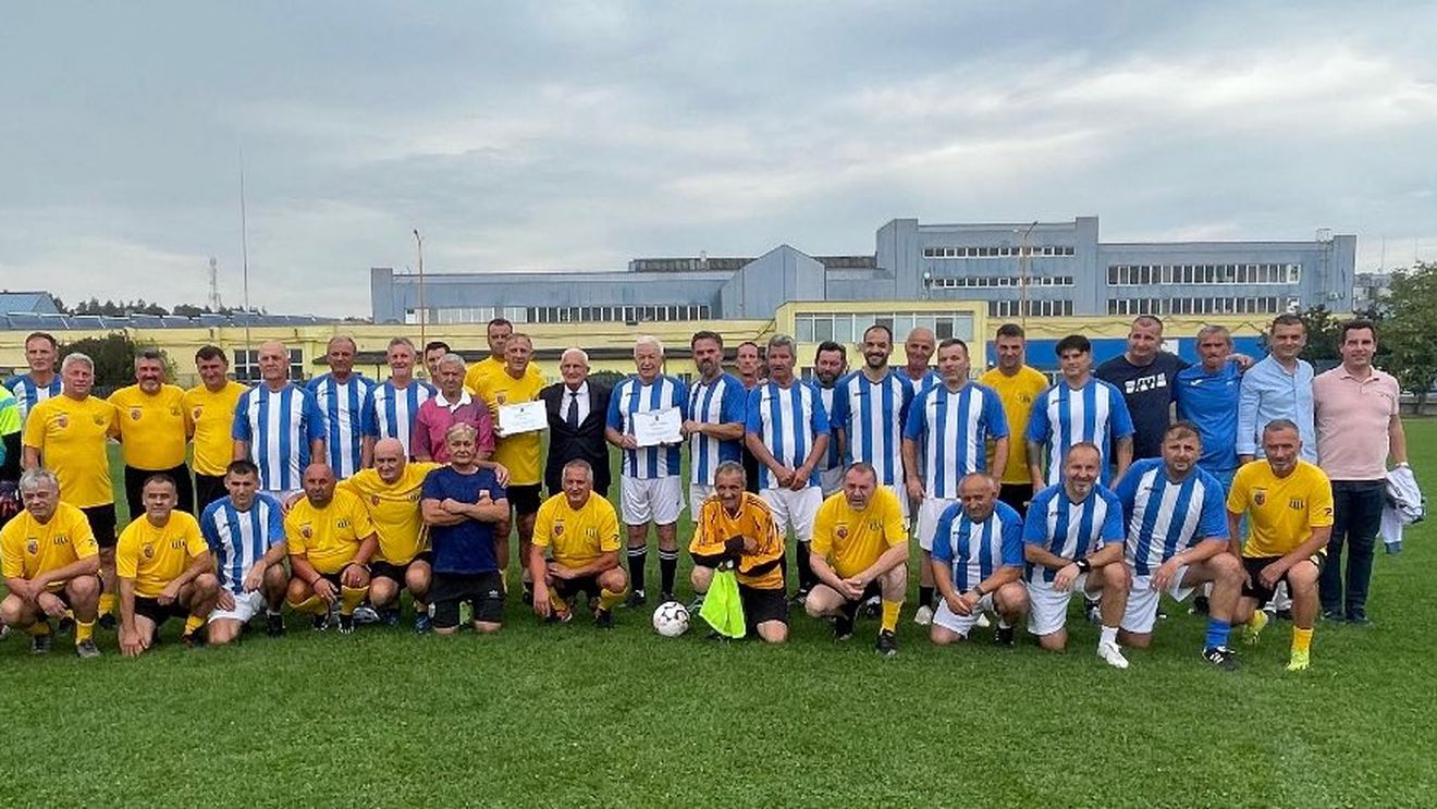 Eroul succesului fabulos cu Liverpool a revenit pe teren la 79 de ani: „Și azi mă duc la fotbal! Joc fără probleme o repriză”. Legenda Craiovei a făcut spectacol. EXCLUSIV