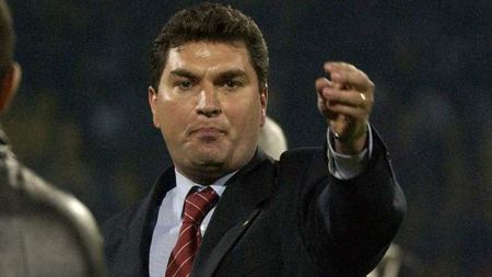 'Huzu nu poate face experimente pe banii noștri!** Vrem arbitri străini'