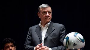 INTERVIU VIDEO | Mircea Sandu: "L-aș fi schimbat pe Daum după 4 meciuri. Trebuia să facem 18-20 de puncte și să fim la baraj. De la Danemarca în jos n-ar fi trebuit să avem probleme. Cu această necalificare s-au pierdut 10 milioane de euro"