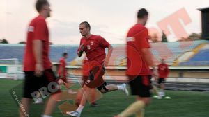 FOTO** "Câinii" au ajuns în Ucraina și au efectuat primul antrenament! Alexe a renunțat la celebra "creastă"