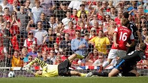 INCREDIBIL!** Golurile lui aduc MOARTEA! Un fotbalist al lui Arsenal e autorul celei mai negre statistici din istorie