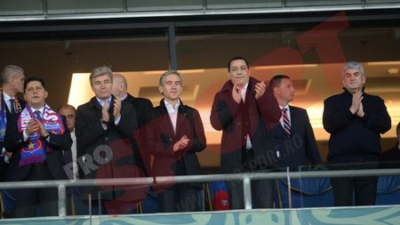 Planurile Guvernului: Oră săptămânală de fotbal în școli din 2015 și 400 terenuri noi de fotbal