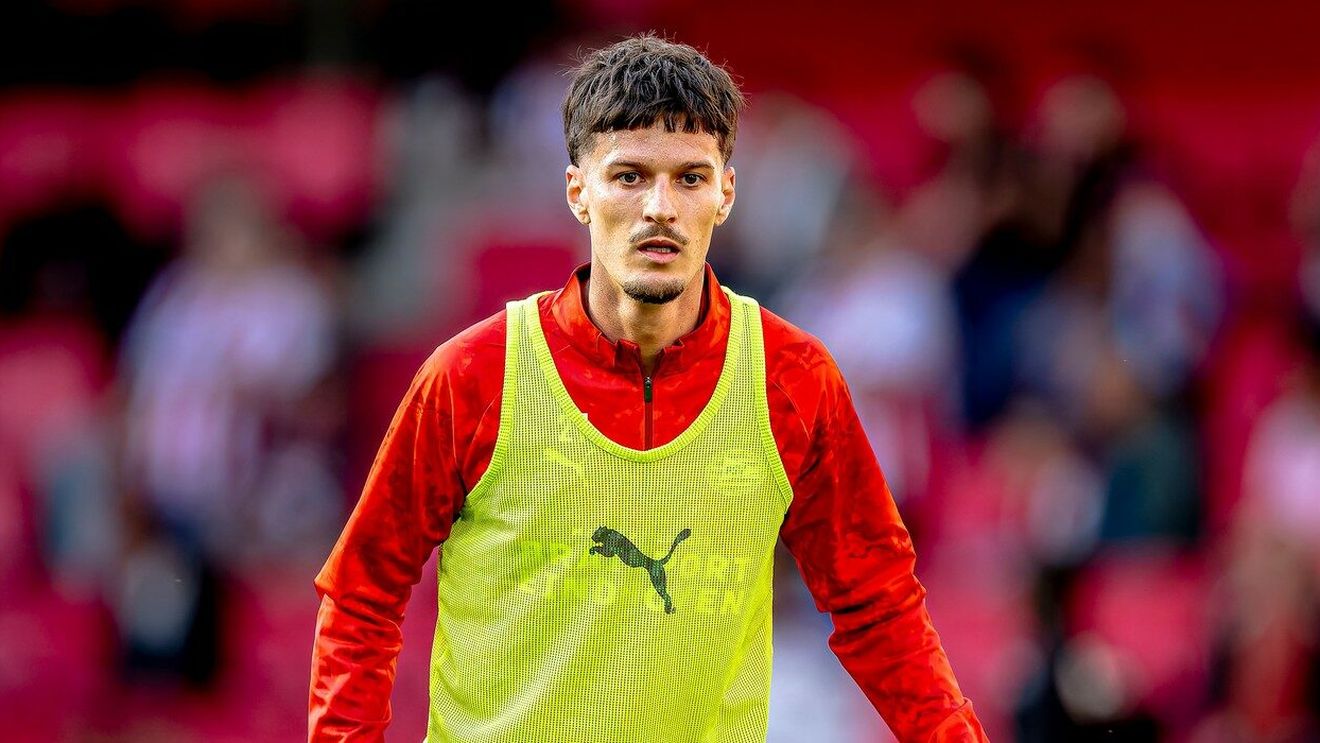 Antrenorul lui PSV s-a lămurit cu Dennis Man. De ce nu joacă românul la un nivel ridicat