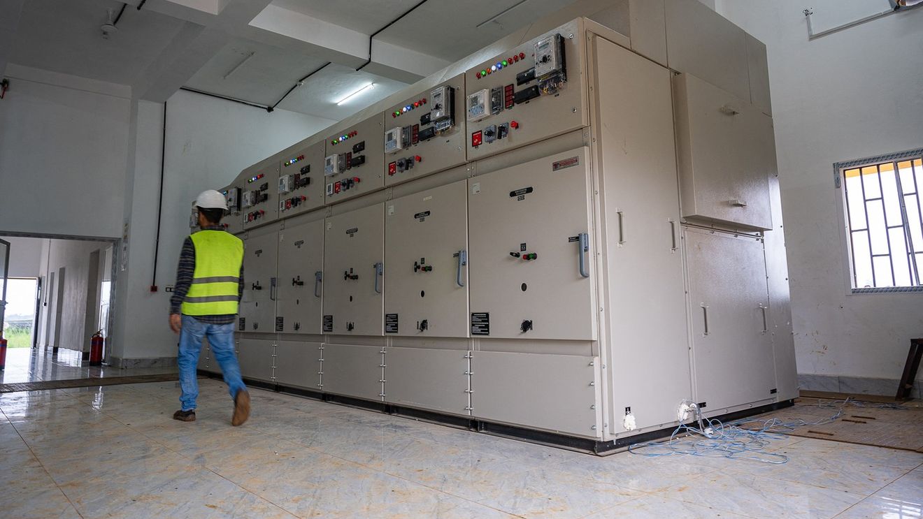 Oligarhul care l-a umplut de bani pe Mircea Lucescu dă lovitura. Cel mai bogat ucrainean, care are afaceri și în România, va deține cea mai mare instalație de stocare a energiei din Polonia