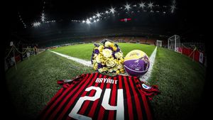 Imagini incredibile pe San Siro! Mii de fani l-au omagiat pe Kobe Bryant înaintea meciului dintre AC Milan și Torino: #SempreKobe | VIDEO