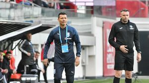 Scandal monstru: Costel Gâlcă nu a mai suportat să fie înjurat şi a răbufnit împotriva fanilor „câinilor"! Ce s-a întâmplat la pauza meciului Dinamo Bucureşti - Universitatea Craiova