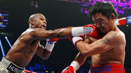 Floyd Mayweather e gata să lase imperiul imobiliar la o parte pentru a reveni în ring pentru mai scumpă luptă din istorie, meciul revanșă cu Manny Pacquiao