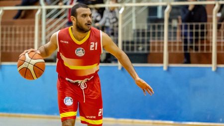 Tragedie în baschet! Un jucător în vârstă de 32 de ani a murit după ce a făcut stop cardiac în timpul meciului