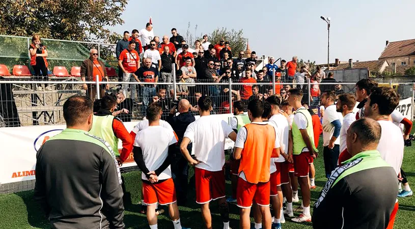 UTA - Poli | Fanii arădeni au mers la ultimul antrenament al jucătorilor lui Laszlo Balint înainte de derby-ul Vestului.** Mesajul transmis către Ciprian Rus și compania