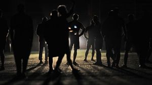 Moment incredibil la Cluj! Fanii au crezut că a picat curentul, dar în realitate se repara o gafă uriașă. Ce s-a întâmplat