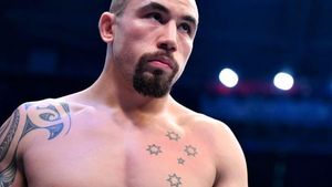 Faima nu e totul! Un luptător renunță la gala care-i putea aduce centura de campion pentru a dona măduvă osoasă fiicei sale. "Este unul dintre cele mai altruiste lucruri pe care le-am văzut în viaţa mea"