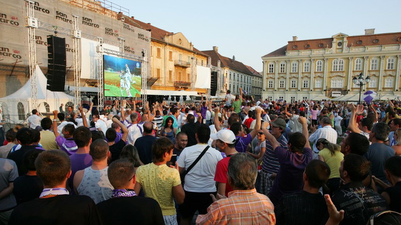 Bănățenii pot vedea meciul în „Unirii"