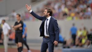 La Dinamo se dă milităria jos din pod! Prima impresie din interior despre tehnicianul care i-a luat locul lui Ovidiu Burcă, dar nu și-a adus vreun secund: „Asta pare la prima vedere”. EXCLUSIV