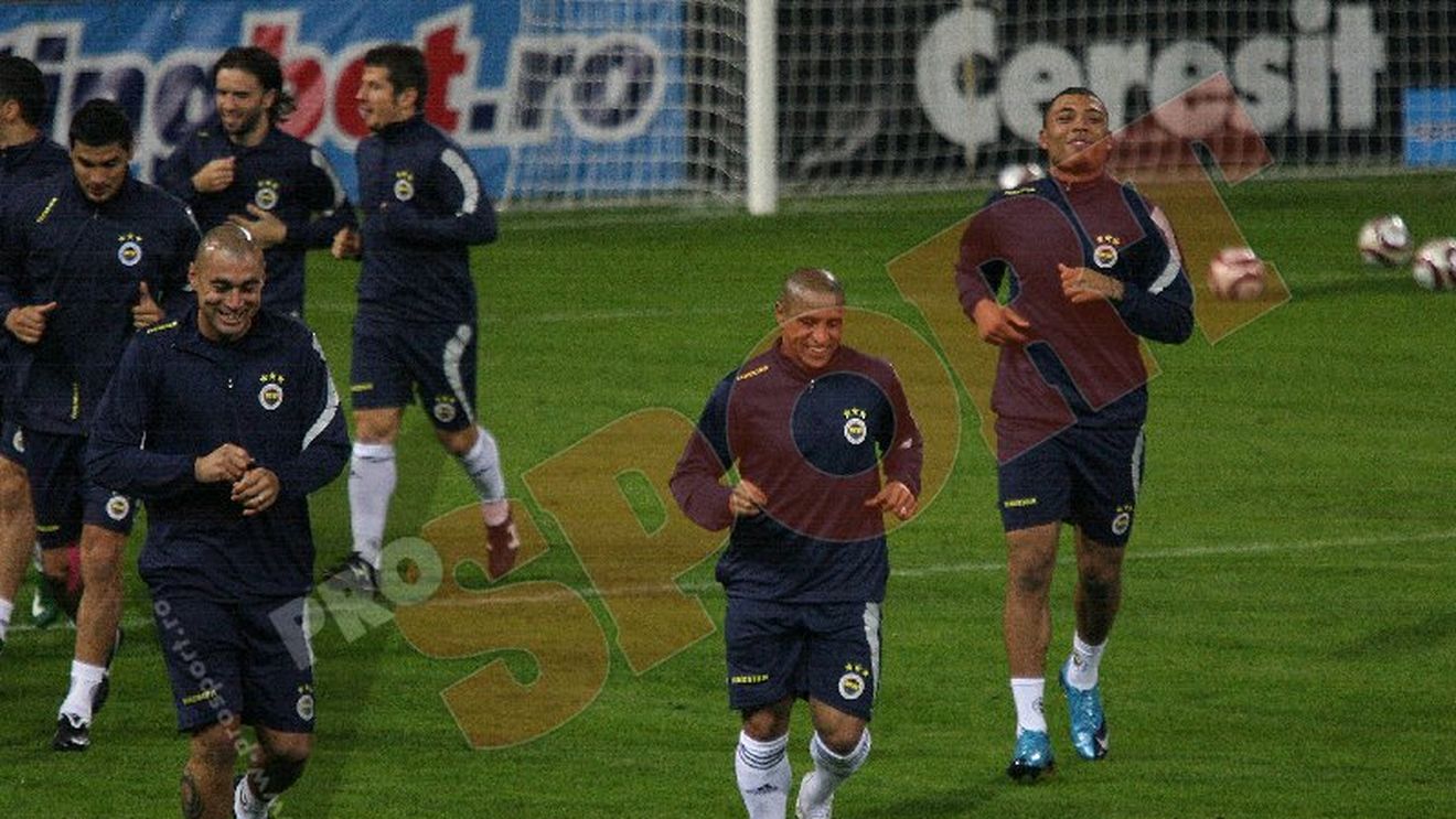 FOTO **Jucătorii lui Fener s-au antrenat cu zâmbetul pe buze înaintea meciului cu Steaua!