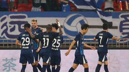 Fotbalistul cu peste zece goluri pe sezon se poate întoarce în Superliga României, liber de contract!