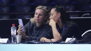 Cum erau urmărite fără nicio jenă gimnastele de aur ale României de către securiștii lui Nicolae Ceaușescu: „Erau peste tot cu noi”