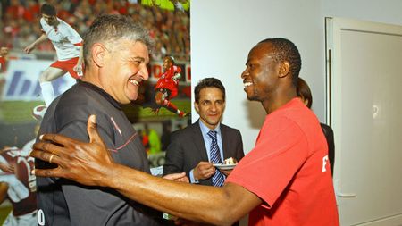 FOTO Șeful "haitei" a împlinit 51 de ani!** Vezi cum a fost sărbătorit Andone în cantonament