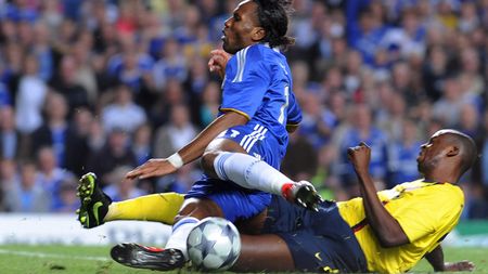 Drogba, suspendat patru meciuri** pentru incidentele de la finalul partidei cu Barcelona!