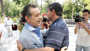 „Lăcătuș e Kapetanos, Olăroiu e Ronaldinho!" TU CE CREZI?