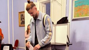 „Puterea este la noi”. Radu Drăgușin, mesaj de forță pentru români, după ce a fost la vot, a doua zi după cea mai frumoasă victorie a sa din Premier League