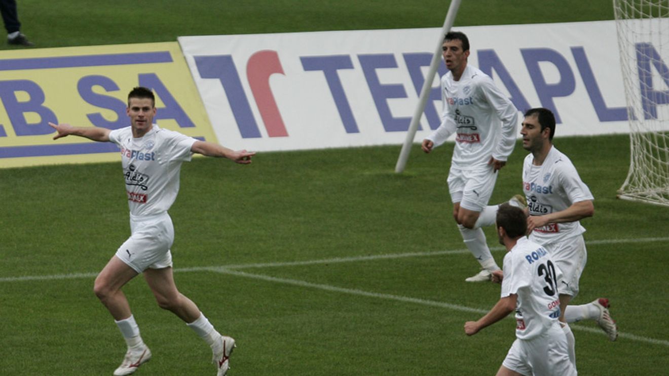 Gloria aruncă prosopul**!