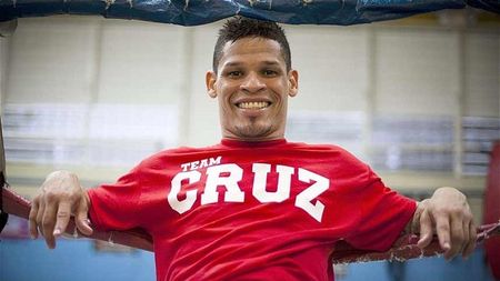 Portoricanul Orlando Cruz** este primul pugilist profesionist care a recunoscut că este homosexual
