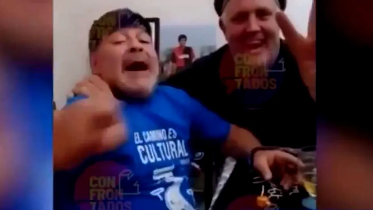 Ultimele imagini cu Maradona în viaţă! Diego petrece cu alcool, trabucuri și pastile | VIDEO