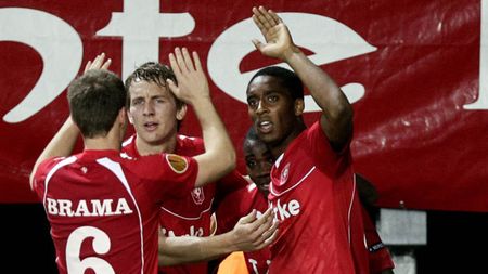 ALARMĂ‚!** Twente este de NEOPRIT: 4-1 cu Groningen! Golgheterul Luuk De Jong a rezolvat meciul cu o "triplă"