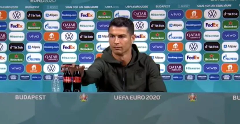 VIDEO / Cum a reacționat Coca-Cola după ce Cristiano Ronaldo a luat sticlele de suc de pe masă