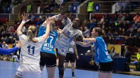 CSM București, record de goluri în Liga Campionilor la handbal feminin! Echipa lui Adi Vasile, distracție cu Buducnost Podgorica. GALERIE FOTO