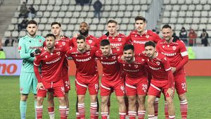 Dinamo a scos banii și l-a transferat, iar fotbalistul a venit direct în cantonamentul din Antalya! Și-a făcut deja prima poză cu tricoul alb-roșu