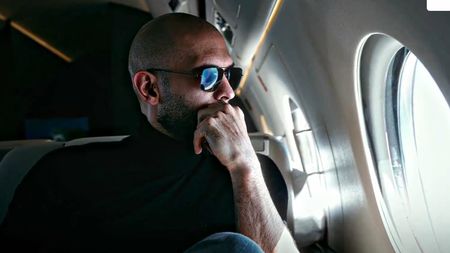 Andrew Tate, apariție incendiară cu mașina de 3.000.000 de euro, pe străzile din București. Fostul luptător MMA, poreclit King Cobra, n-a mai ținut cont de nimic