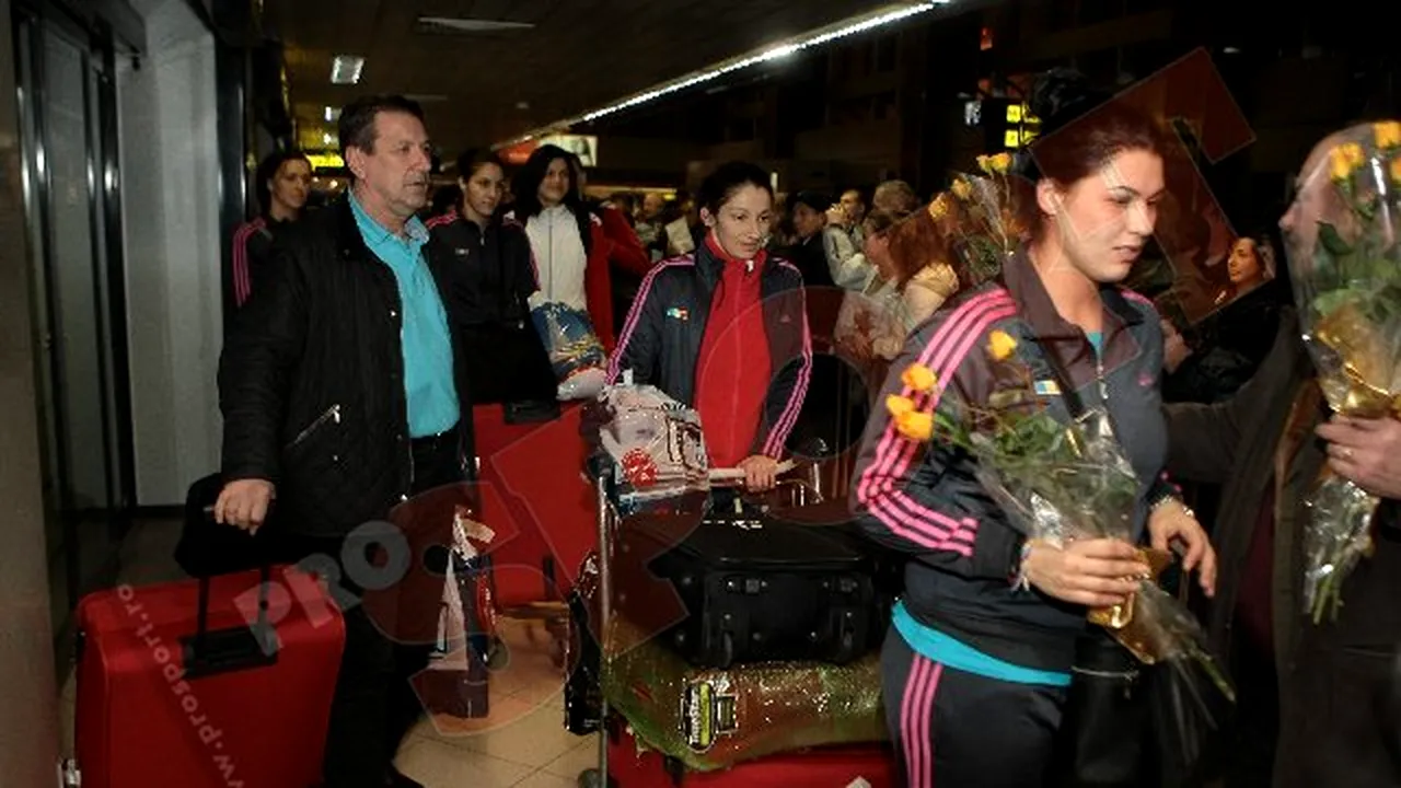 FOTO Naționala de handbal a revenit în țară!**  Primele explicații oferite de Voina: 
