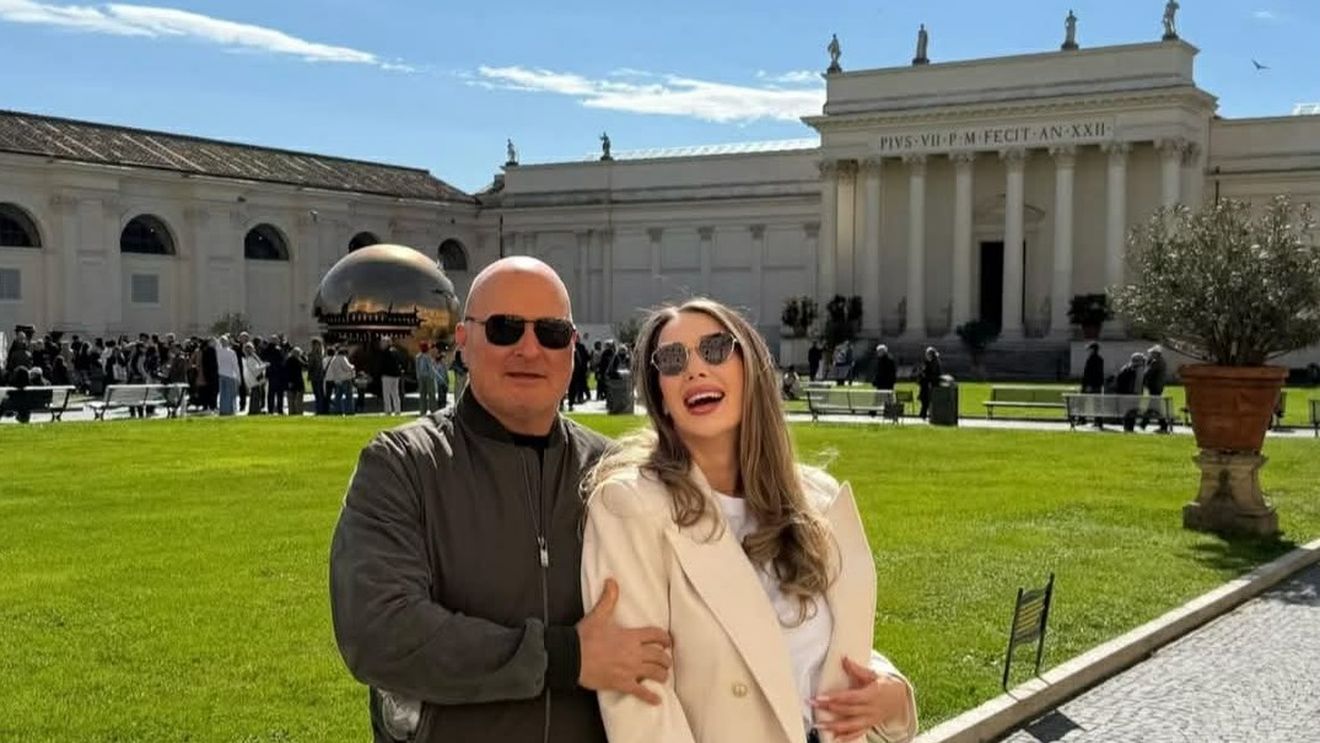 Arpad Paszkany a dus-o pe fosta ispită de la Insula Iubirii în vacanță la Roma. Milionarul e fericit alături de iubita mai tânără cu 24 de ani