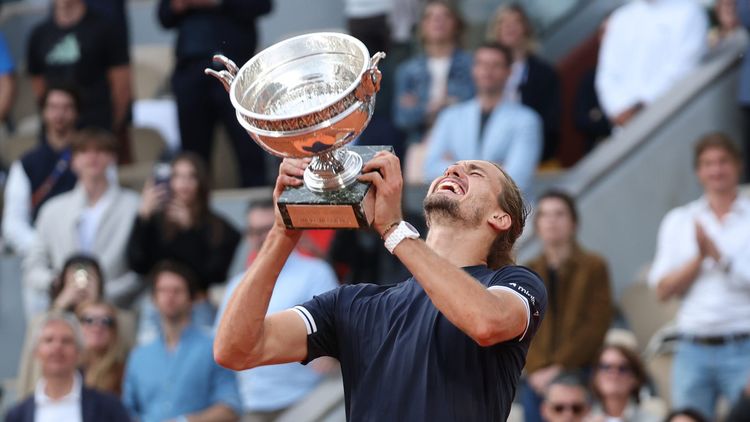 DECLARAȚII Mărturia tulburătoare a lui Alex Zverev după ce a câștigat Roland Garros: „Eram în colțul acela cu 7 ligamente rupte și două oase fracturate…”