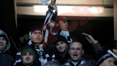 Video manifest: împreună suntem mai puternici!** FOTO Fanii lui "U" îi aruncă batista lui Dragomir! Reacția unui cititor: vezi scrisoarea unui fan despre îndeletnicirile actualului șef al LPF