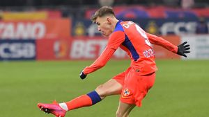 Octavian Popescu, gol de senzație în FCSB - FC Voluntari, la ultima fază! Șutul său, foarte aproape să devină marcă înregistrată | VIDEO
