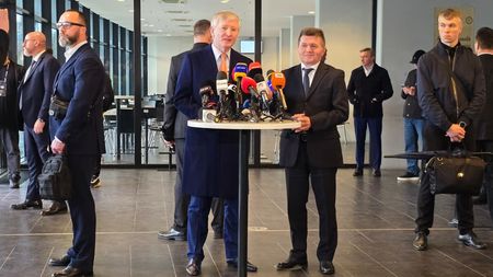 S-A STINS IL LUCE Ce dezvăluiri a făcut Rinat Ahmetov despre Mircea Lucescu: „El m-a învățat să beau vin, eu l-am învățat să cânte karaoke!”