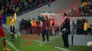 Reghecampf îi aduce pe steliști cu picioarele pe pământ:** "Nu este niciun motiv de bucurie! Mergem să marcăm la Londra! Calificarea se decide acolo"