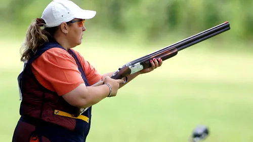 „Am în continuare dorința de a împușca fiecare taler”. Ea e doamna Lucia, o sportivă imensă devenită șefă a Federației de Tir. FOTO | Obiectivul pentru JO 2020