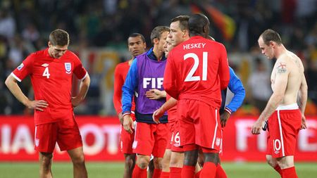 Le-au furat chiloții!** Jucătorii Angliei, jefuiți în Africa de Sud!